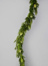 6ft Pine Garland With Berries
